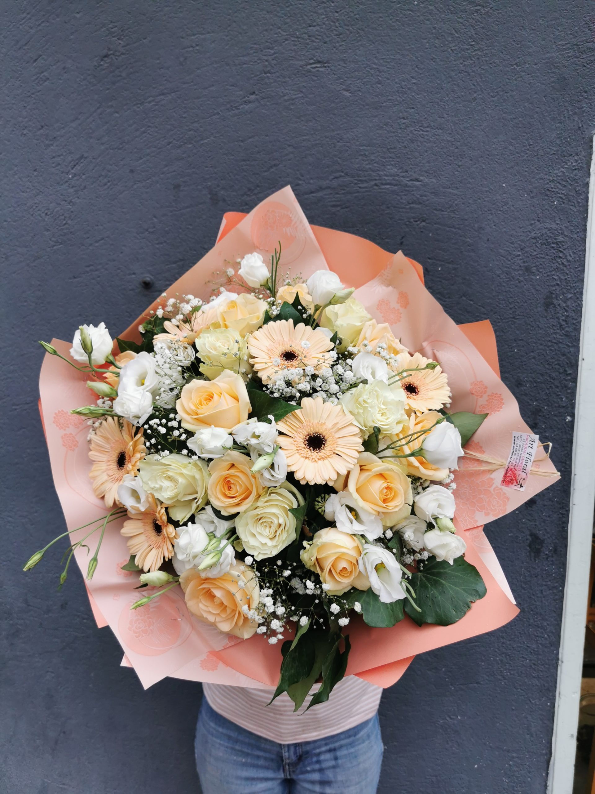Bouquet Rond dominante pêche ou vieux rose et blanc – Art Floral Macabiau  Gineste
