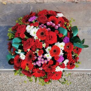 Coussin dominante rose et rouge pour cérémonie deuil