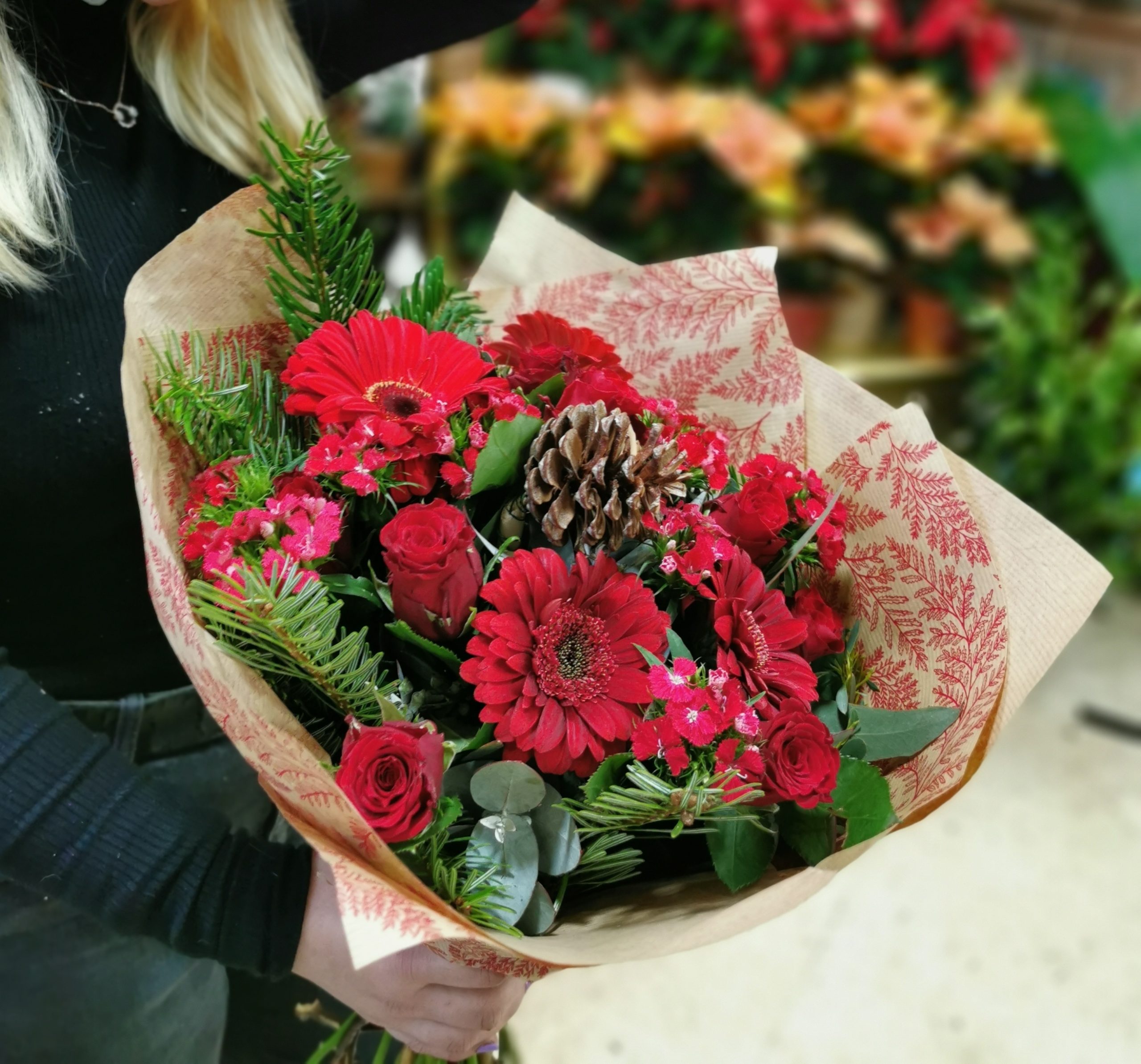 Bouquet Rond Rouge d'hiver – Art Floral Macabiau Gineste