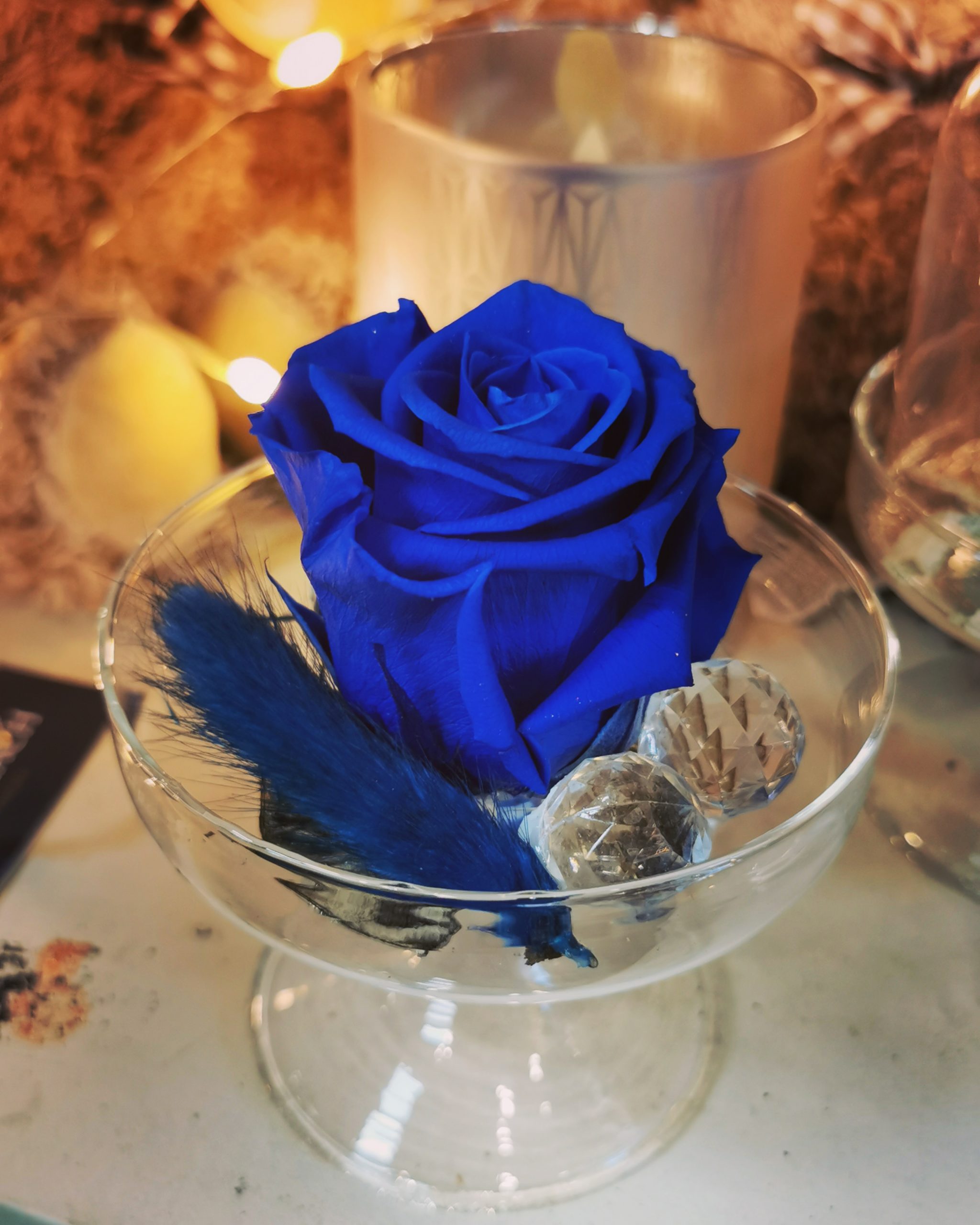 Rose éternelle bleue sous sa petite cloche de verre – Art Floral Macabiau  Gineste