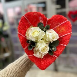 Saint Valentin cœur 3 roses blanches
