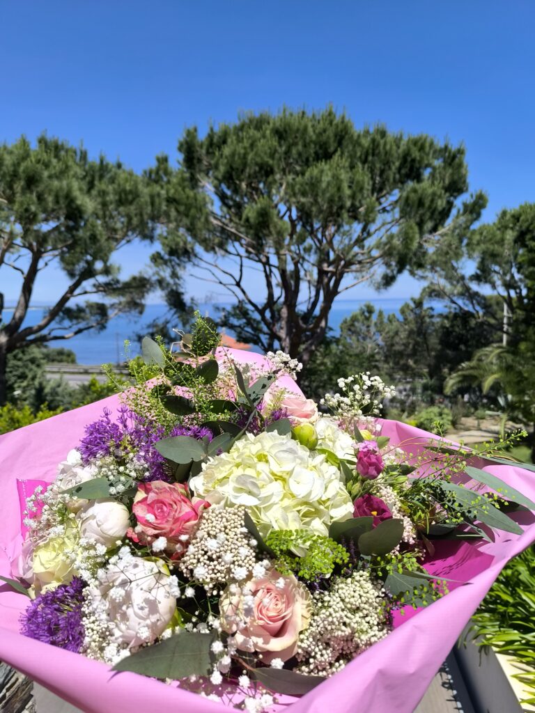 Bouquet livré au Grand Hôtel du Golfe à Argelès-sur-Mer – Création florale signée Art Floral Macabiau Gineste